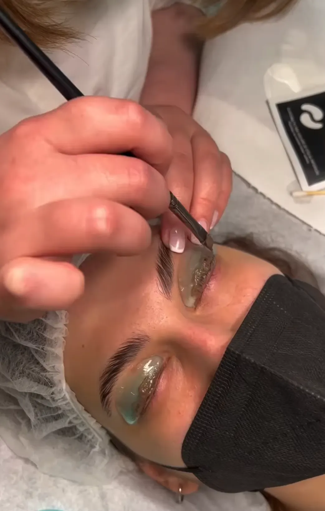 What happens if you open your eyes during a lash lamination?